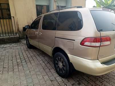 A picture of SUPER CLEAN USED TOYOTA SEINNA 2001 FOR SALE