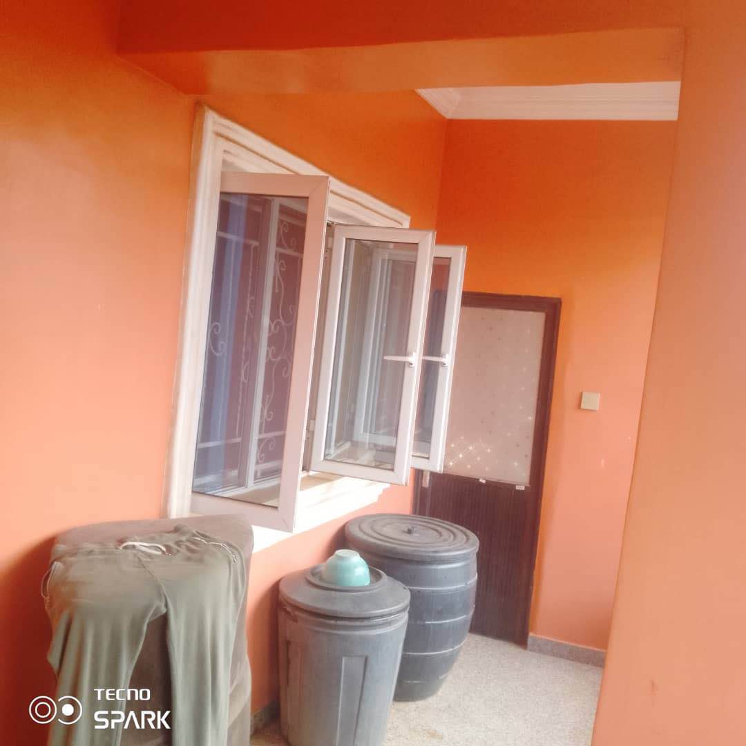 A picture of MRYEMI IBADAN SELLING
