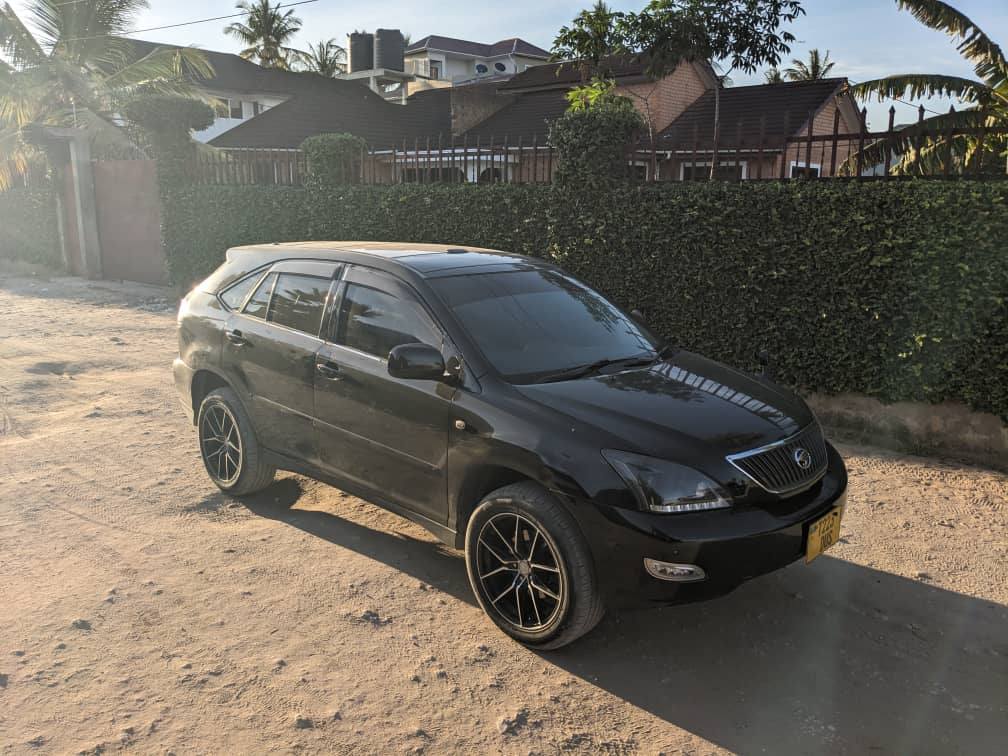 A picture of TOYOTA HARRIER