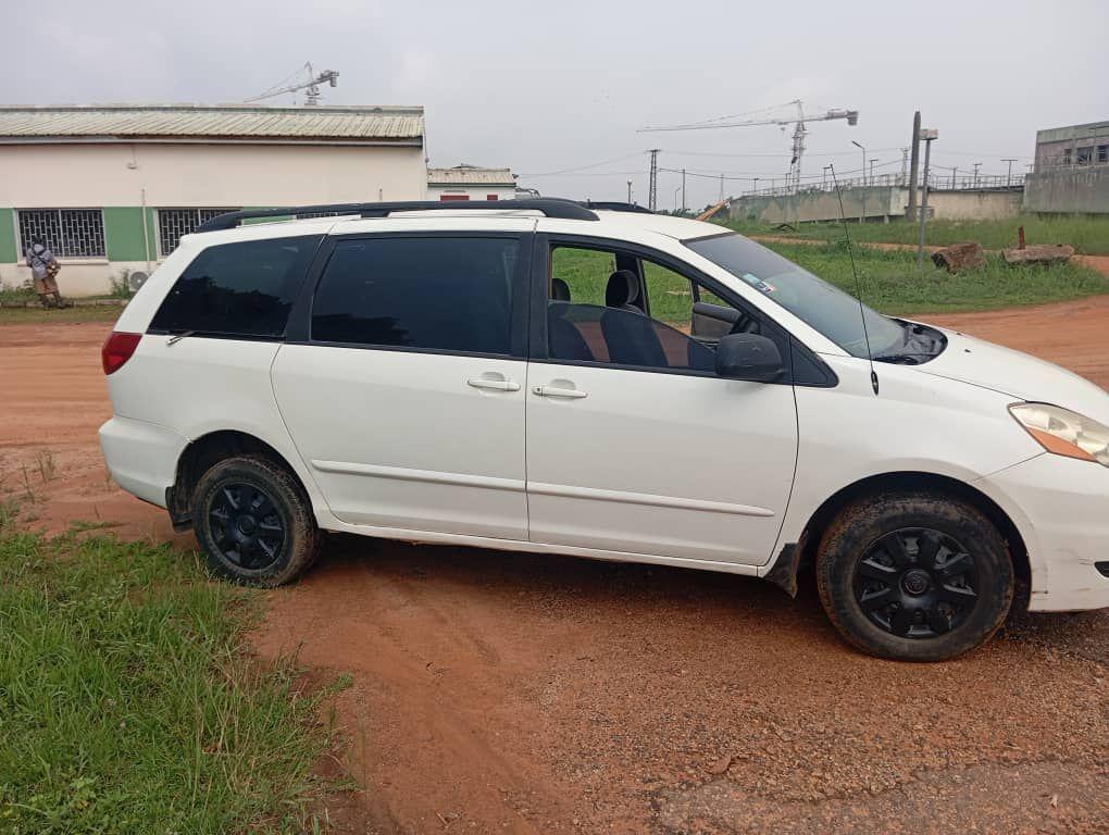A picture of Toyota sienna 2008