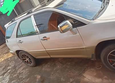 A picture of Lexus Rx300 with Alloy Rims Simply Toks grade All components