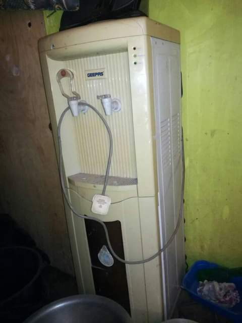 A picture of Geepas water dispenser second hand material