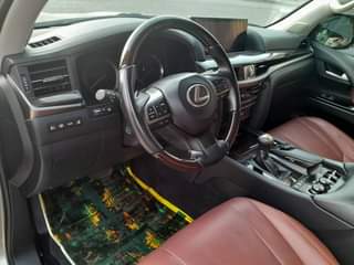 A picture of Lexus LX 570