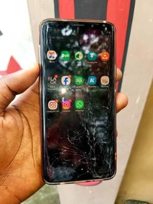 A picture of SAMSUNG GALAXY s9 PLUS