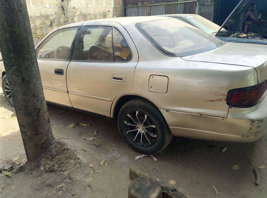 A picture of Toyota Camry Orobo