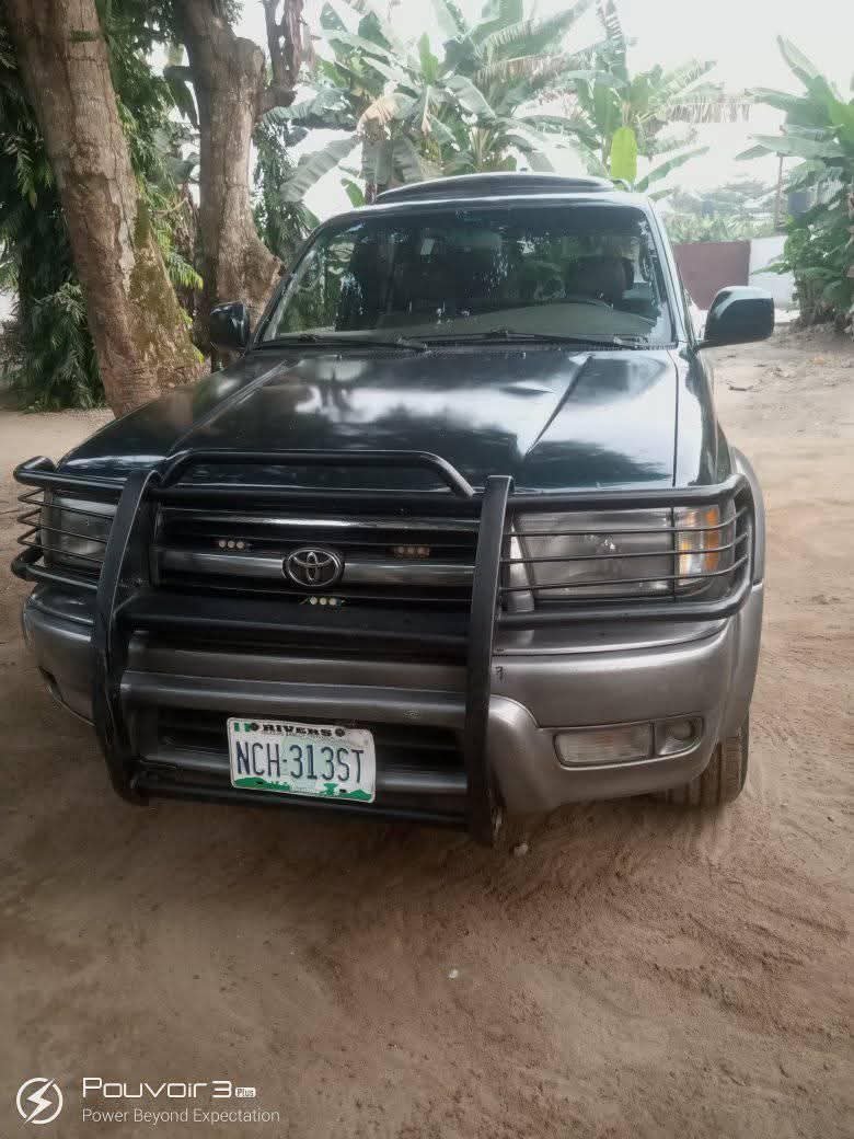 A picture of 2004 Toyota 4runner