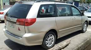 A picture of TOYOTA SIENNA MODEL 2005 Engine and gear is top notch
