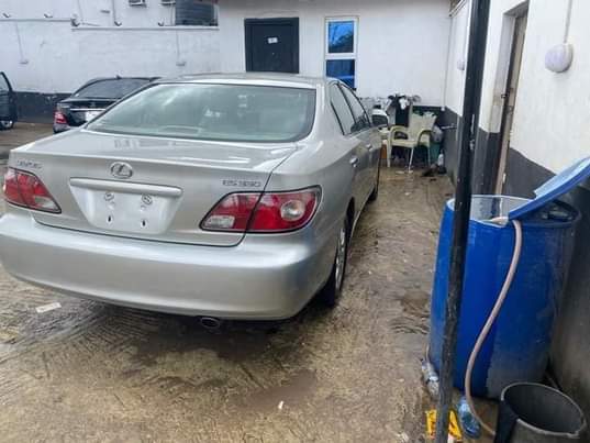 A picture of 2004 Lexus ES 300 07036919566