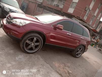 A picture of Honda CR V 2010