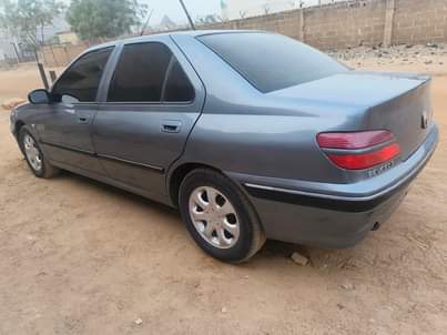 A picture of Peugeot 406 automatic transmission