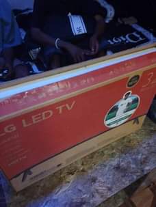 A picture of 32 inches L G tv