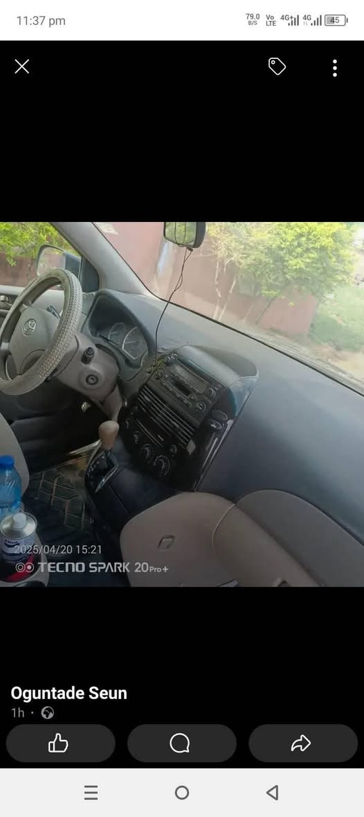 A picture of 2004 Toyota Sienna XLE 2004