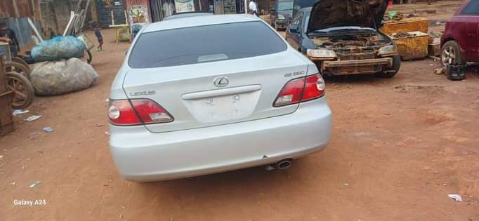 A picture of A clean tokunbo Lexus es330 car