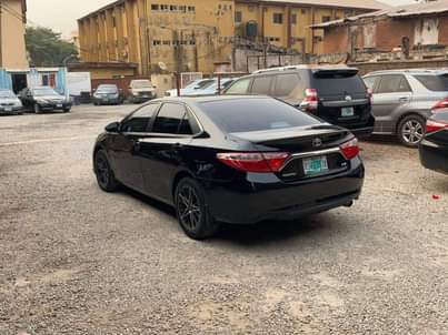 A picture of 2015 Toyota Camry SE