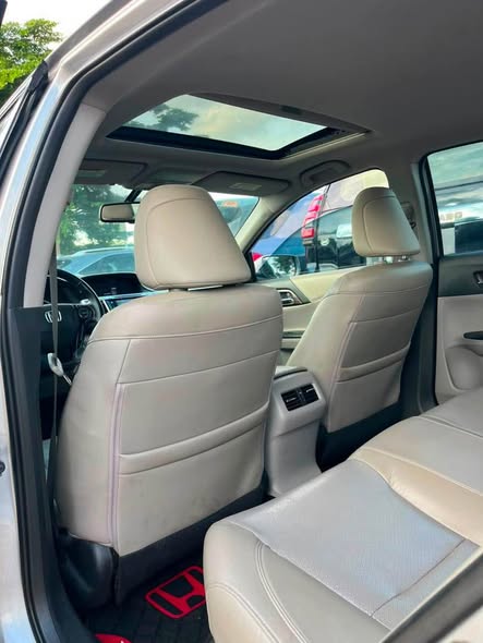 A picture of Extremely Clean Honda Accord ExL V6 2016 Model Keyless With
