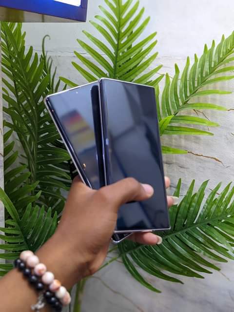 A picture of Aquos R2