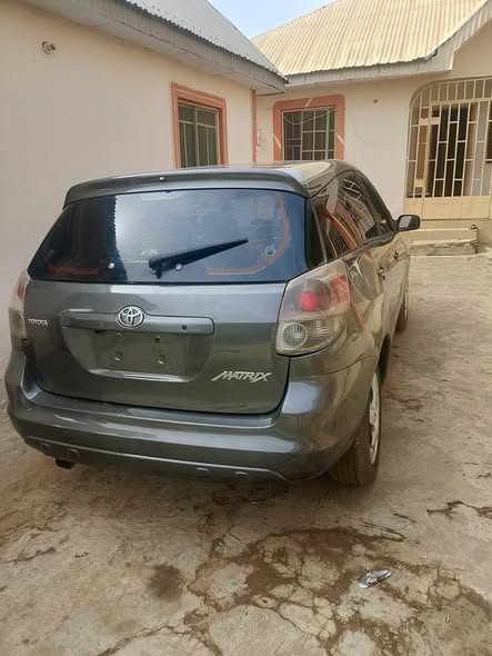 A picture of very clean Toyota matrix 06 everything working perfectly location Ilorin