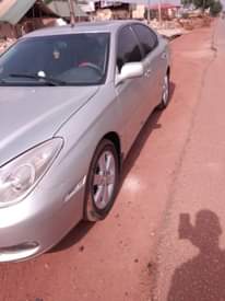 A picture of lexus ES300