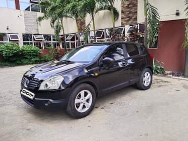A picture of NISSAN QASHQAI 2008 MODEL very clean and straight body with