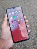 A picture of Samsung a20s