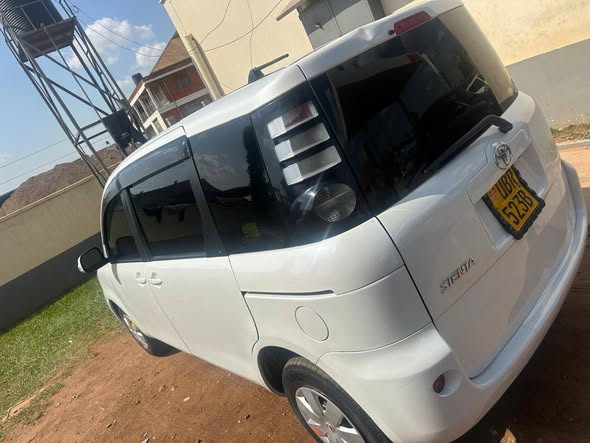 A picture of Toyota sienta