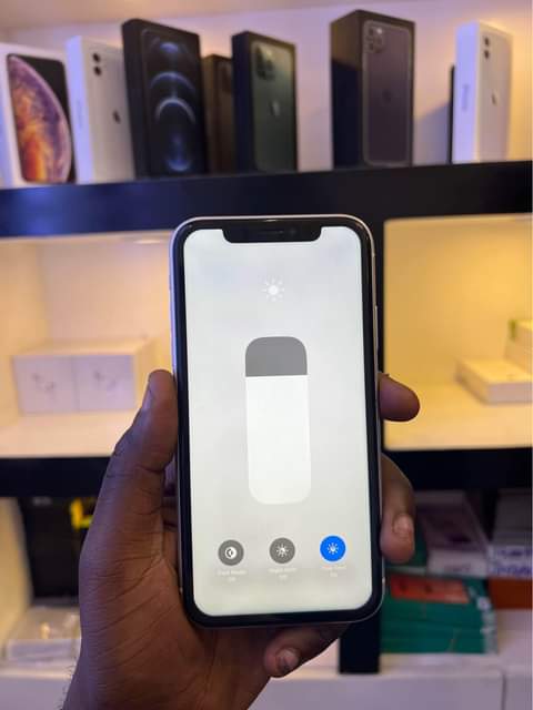 A picture of USED IPHONE XR GB 128 DUOS BH 91 FAVE ID