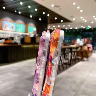 A picture of Luxurious flower phone case