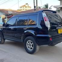 A picture of Nissan xtrail 2008 kali sana ndani mpya nje mpya cc