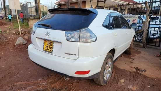 A picture of 2006 Toyota Harrier