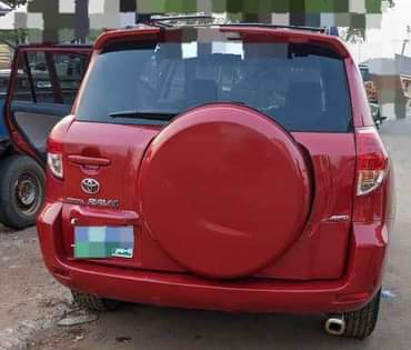 A picture of RAV4 08 model