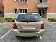 A picture of This is Toyota Highlander 2005 model 3 row seats engine