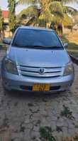 A picture of Toyota ist kali sana cc 1290 engin na gear box