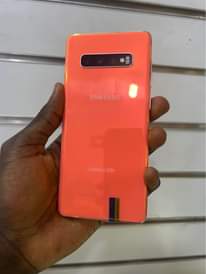 A picture of Samsung S10 128gb 8gb ram clean no cracks no dots