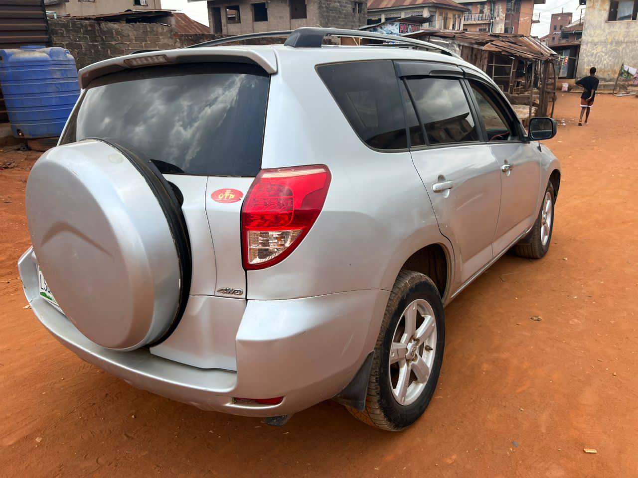 A picture of RAV4 2008 smoking engine. First body