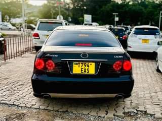 A picture of TOYOTA CROWN 