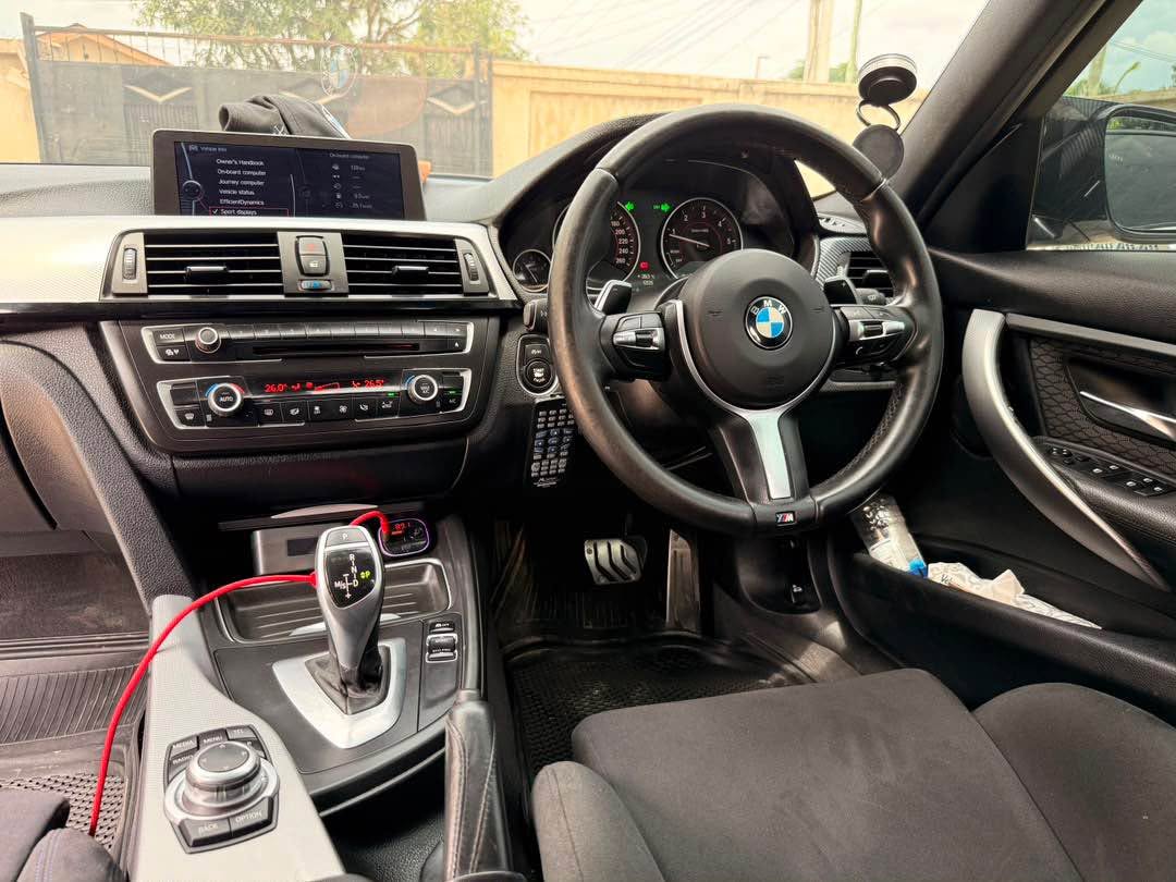 A picture of BMW 320D TSH 30 000 000 CALL 0653176935