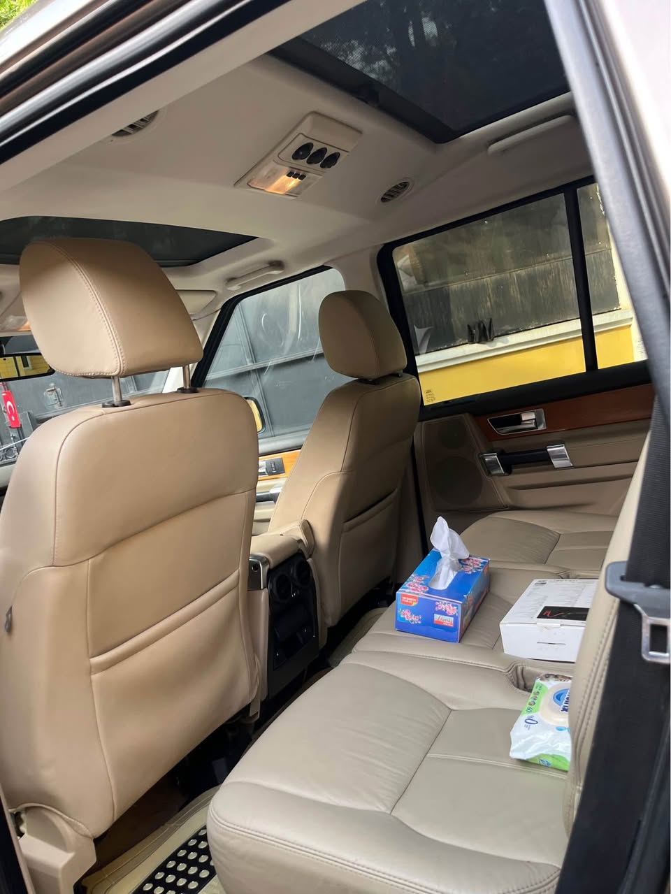A picture of Land Rover LR4