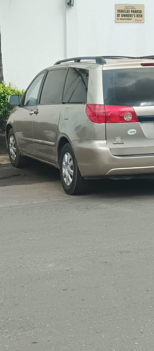 A picture of 2007 Toyota Sienna Le