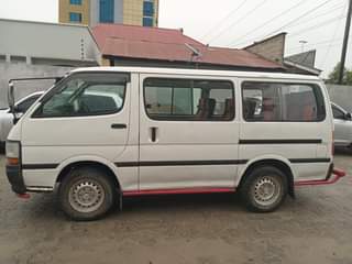 A picture of Toyota hiacce punk Engine 1rz 1990 petrol Gearbox automatic Full