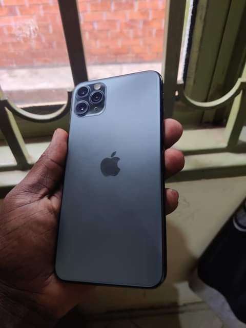 A picture of iPhone 11 Pro Max 256gb