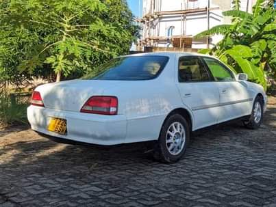 A picture of TOYOTA CRESTA