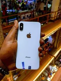 A picture of Iphone X 64gb 850k