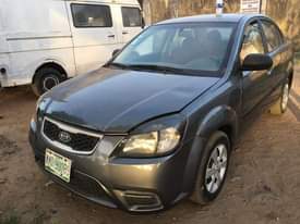 A picture of 2009 manual kia rio