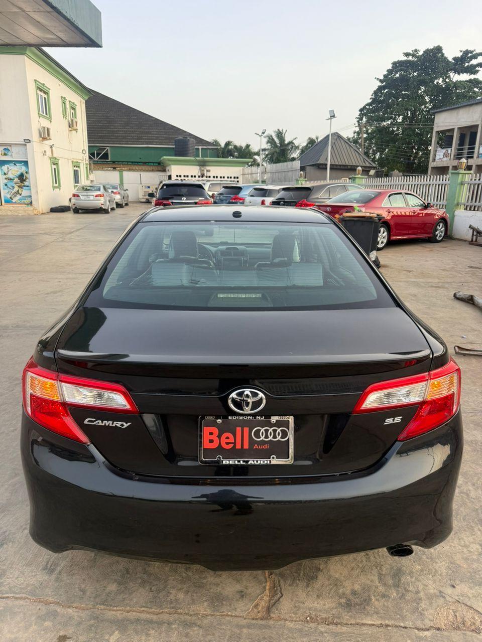 A picture of 2013 Toyota camry se foreign used