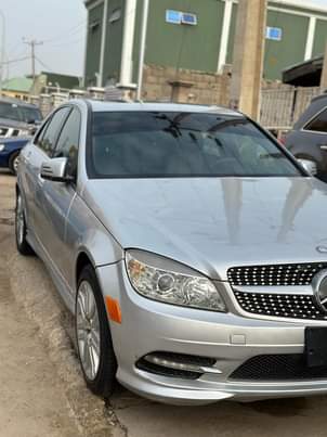 A picture of 09 Mercedes C300