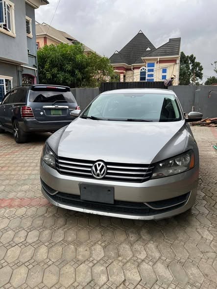 A picture of Volkswagen passat 2013 toks
