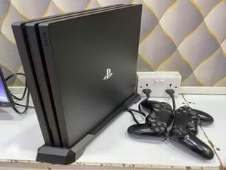 A picture of Sony PlayStation 4 pro 1tb internal memory at 900k Call