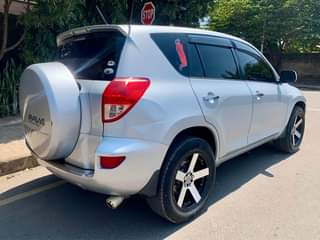 A picture of Nauza TOYOTA RAV 4