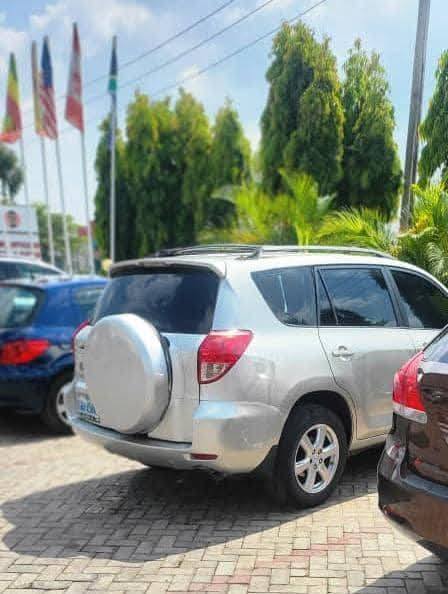 A picture of DISTRESS 08 Toyota Rav4