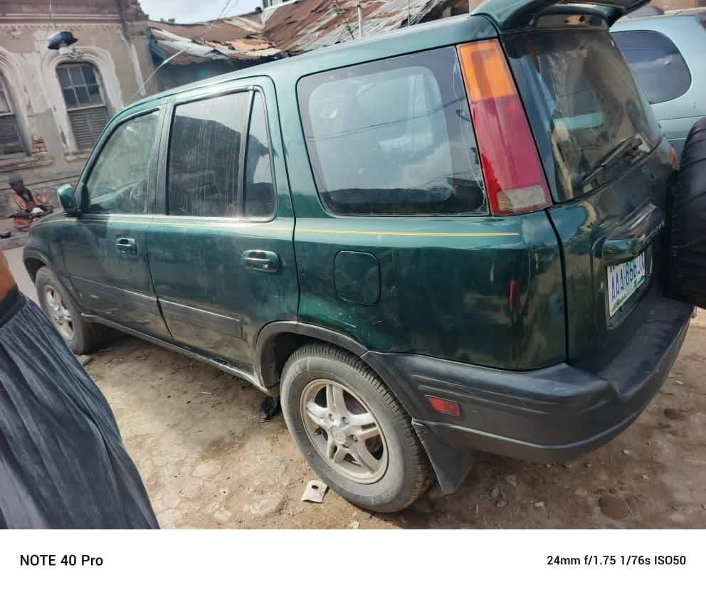 A picture of CR V 1999 model